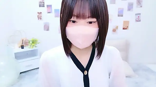 Snapshot of Im_Yu-na chatting on 10-15-25, 12:33 Im Yu-na online show from 10-15-25, 12:33