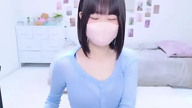 Snapshot of Im_Yu-na chatting on 10-17-25, 09:17 Im Yu-na online show from 10-17-25, 09:17