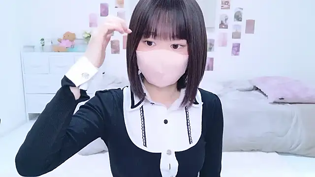 Snapshot of Im_Yu-na chatting on 10-19-25, 12:44 Im Yu-na online show from 10-19-25, 12:44