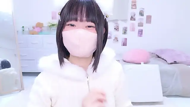 Snapshot of Im_Yu-na chatting on 10-22-25, 01:11 Im Yu-na online show from 10-22-25, 01:11