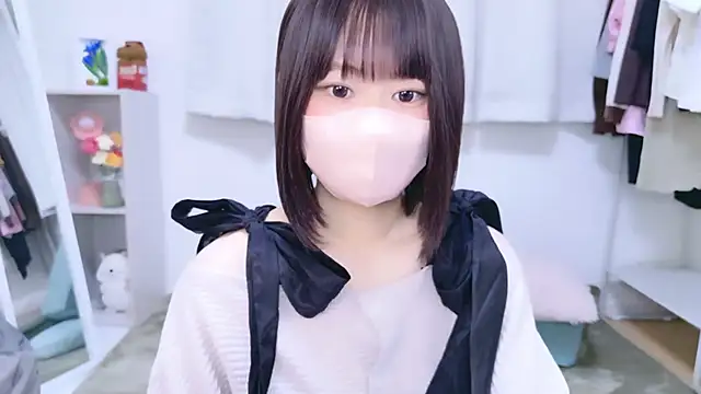 Snapshot of Im_Yu-na chatting on 10-25-25, 01:13 Im Yu-na online show from 10-25-25, 01:13