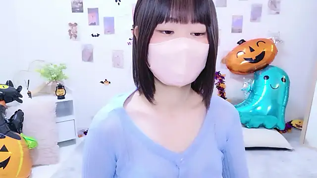 Snapshot of Im_Yu-na chatting on 10-29-25, 08:49 Im Yu-na online show from 10-29-25, 08:49