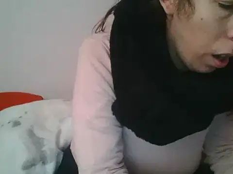 Snapshot of hairygirl80 chatting on 12-11-24, 08:47 hairygirl80 online show from 12-11-24, 08:47