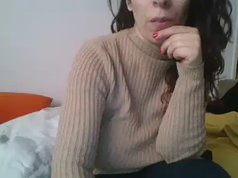 Snapshot of hairygirl80 chatting on 12-12-24, 01:06 hairygirl80 online show from 12-12-24, 01:06