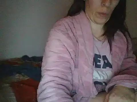 Snapshot of hairygirl80 chatting on 12-29-24, 11:29 hairygirl80 online show from 12-29-24, 11:29