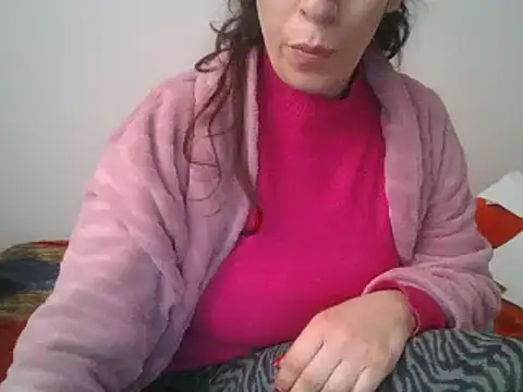 Snapshot of hairygirl80 chatting on 01-27-25, 11:32 hairygirl80 online show from 01-27-25, 11:32