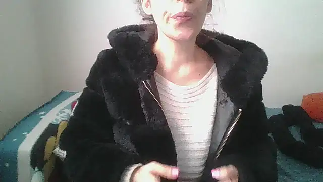 Snapshot of hairygirl80 chatting on 03-05-26, 01:29 hairygirl80 online show from 03-05-26, 01:29