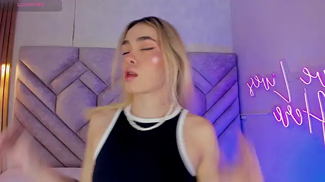 Lucy Vega online show from 12-05-24, 11:49