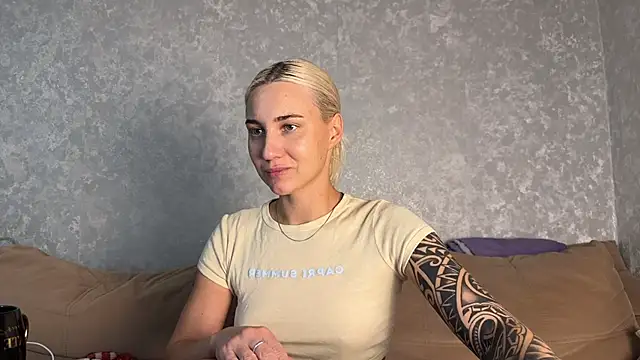 Snapshot of AnneBall chatting on 02-16-26, 12:23 AnneBall online show from 02-16-26, 12:23