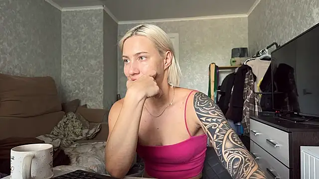 Snapshot of AnneBall chatting on 07-02-26, 11:38 AnneBall online show from 07-02-26, 11:38