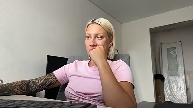 Snapshot of AnneBall chatting on 07-15-26, 09:58 AnneBall online show from 07-15-26, 09:58