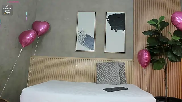 Snapshot of nina_soul chatting on 02-16-25, 11:59 nina soul online show from 02-16-25, 11:59