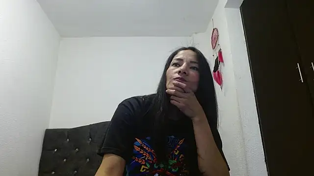 Snapshot of canela-hot34 chatting on 10-23-25, 05:23 canela-hot34 online show from 10-23-25, 05:23