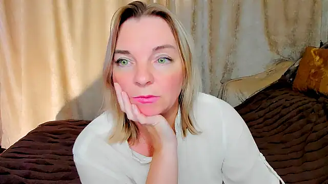 Regina  blue online show from 09-14-25, 08:19