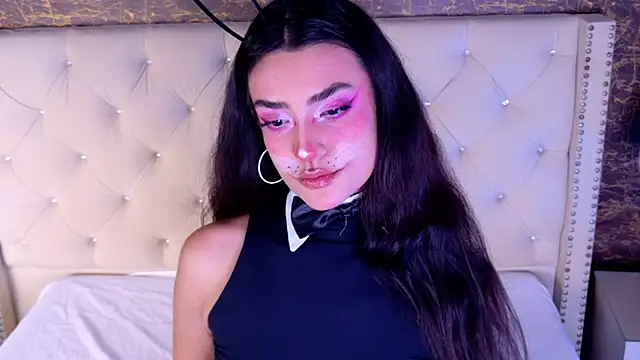 Snapshot of SeleneeEvanss chatting on 10-24-25, 10:22 SeleneeEvanss online show from 10-24-25, 10:22