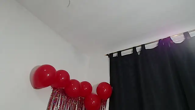 Snapshot of FernandaClar chatting on 02-14-25, 11:31 FernandaClar online show from 02-14-25, 11:31