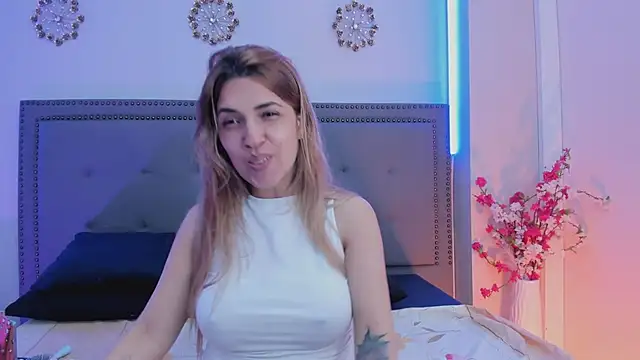 EvaaLovia1 online show from 06-22-26, 01:52