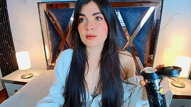 Amara vega online show from 11-14-25, 05:50