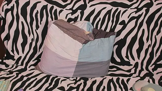 Snapshot of VeronikaKissuchi chatting on 01-04-25, 04:44 VeronikaKissuchi online show from 01-04-25, 04:44