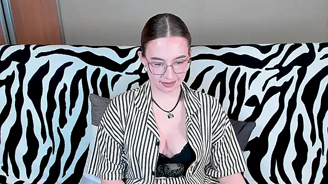 Snapshot of VeronikaKissuchi chatting on 01-08-25, 12:47 VeronikaKissuchi online show from 01-08-25, 12:47