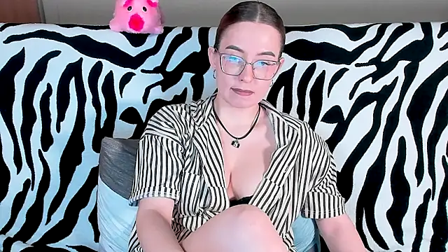 Snapshot of VeronikaKissuchi chatting on 01-08-25, 07:45 VeronikaKissuchi online show from 01-08-25, 07:45