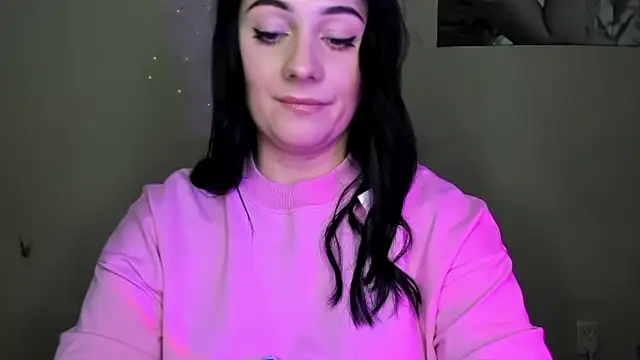 Snapshot of Emelyblum chatting on 12-03-24, 11:46 Emelyblum online show from 12-03-24, 11:46