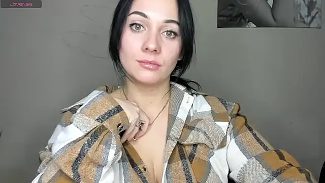 Snapshot of Emelyblum chatting on 12-05-24, 02:53 Emelyblum online show from 12-05-24, 02:53