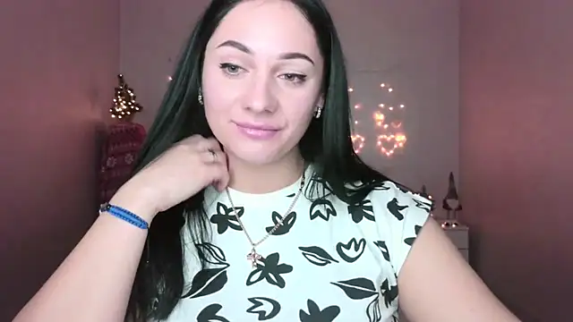 Snapshot of Emelyblum chatting on 12-23-24, 01:51 Emelyblum online show from 12-23-24, 01:51