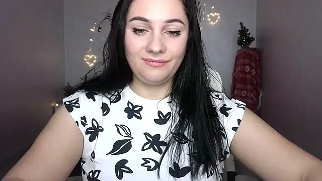 Snapshot of Emelyblum chatting on 01-05-25, 11:33 Emelyblum online show from 01-05-25, 11:33