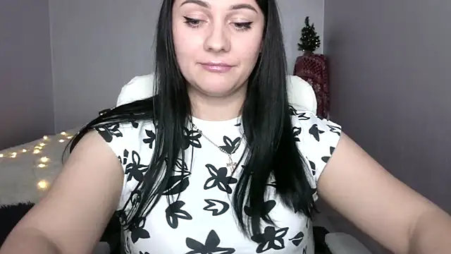 Snapshot of Emelyblum chatting on 01-15-25, 07:05 Emelyblum online show from 01-15-25, 07:05