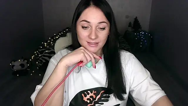 Snapshot of Emelyblum chatting on 01-26-25, 02:14 Emelyblum online show from 01-26-25, 02:14