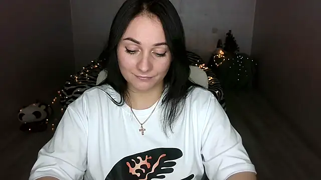 Snapshot of Emelyblum chatting on 01-26-25, 05:23 Emelyblum online show from 01-26-25, 05:23