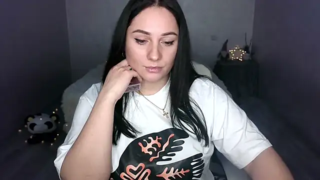 Snapshot of Emelyblum chatting on 03-01-25, 12:07 Emelyblum online show from 03-01-25, 12:07