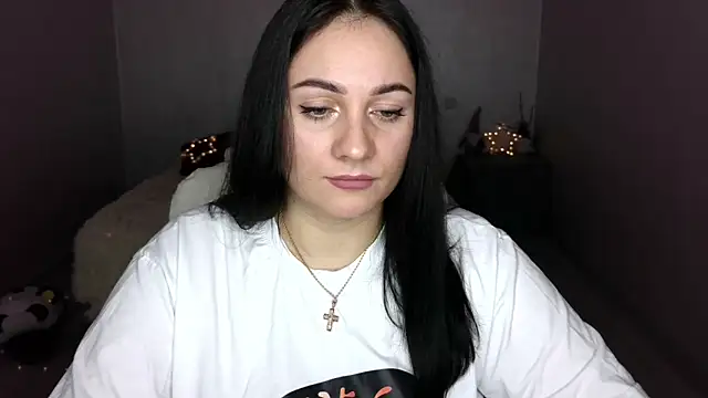 Snapshot of Emelyblum chatting on 03-14-25, 11:23 Emelyblum online show from 03-14-25, 11:23