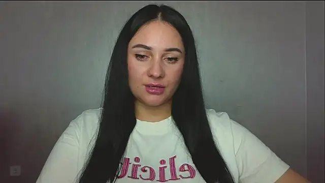 Snapshot of Emelyblum chatting on 09-15-25, 10:10 Emelyblum online show from 09-15-25, 10:10