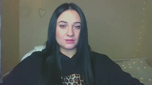 Snapshot of Emelyblum chatting on 10-16-25, 12:28 Emelyblum online show from 10-16-25, 12:28