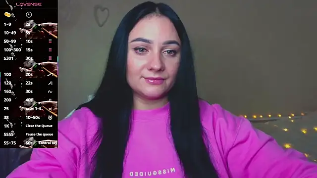 Snapshot of Emelyblum chatting on 11-10-25, 10:53 Emelyblum online show from 11-10-25, 10:53