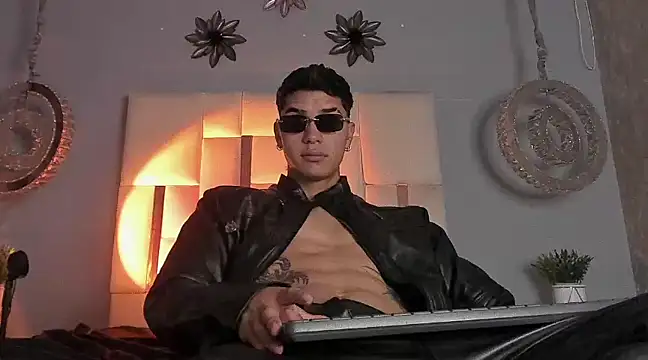 AndyPalmer  online show from 12-21-24, 02:58