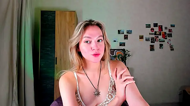 Snapshot of Niky__Jess chatting on 12-16-24, 08:20 Niky Jess online show from 12-16-24, 08:20