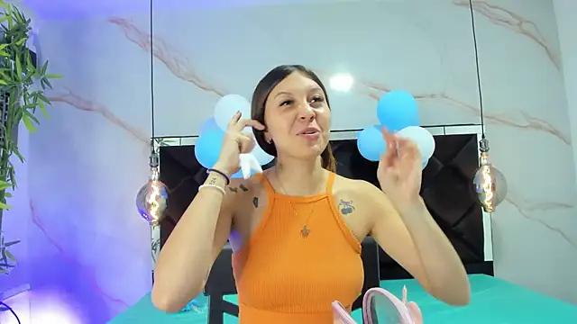 AngelaaCute  online show from 09-27-25, 12:21