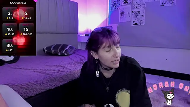 Snapshot of SukiFuyu_ chatting on 12-23-24, 12:30 SukiFuyu online show from 12-23-24, 12:30