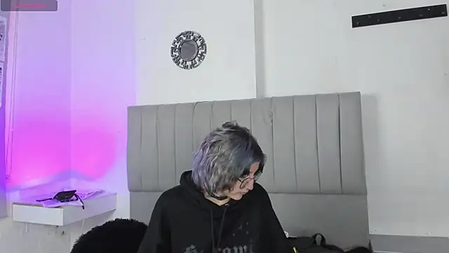 Snapshot of SukiFuyu_ chatting on 02-24-25, 12:59 SukiFuyu online show from 02-24-25, 12:59