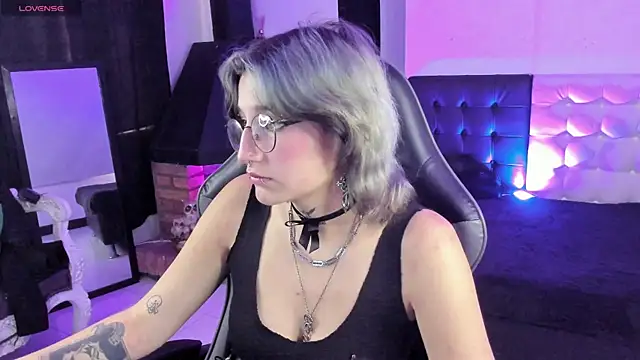 Snapshot of SukiFuyu_ chatting on 03-16-25, 03:17 SukiFuyu online show from 03-16-25, 03:17