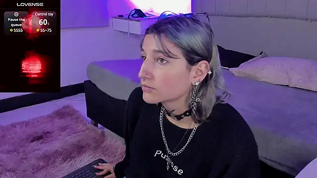 Snapshot of SukiFuyu_ chatting on 03-19-25, 12:23 SukiFuyu online show from 03-19-25, 12:23