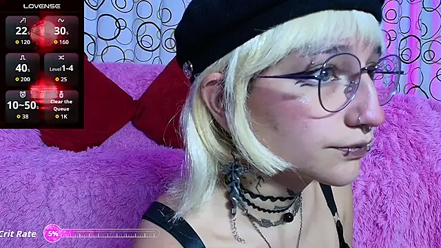 Snapshot of SukiFuyu_ chatting on 10-17-25, 12:14 SukiFuyu online show from 10-17-25, 12:14