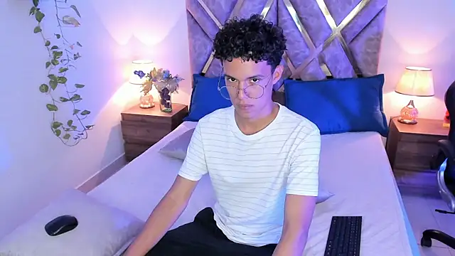 nickolas moon online show from 10-15-25, 07:58