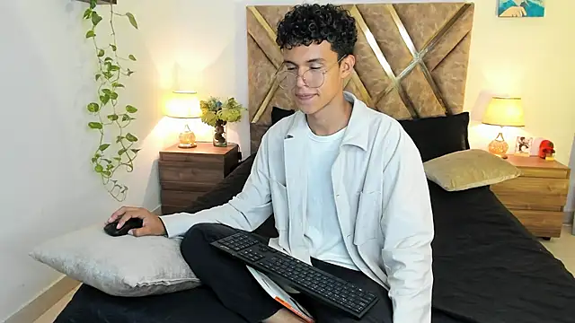 nickolas moon online show from 10-29-25, 09:05