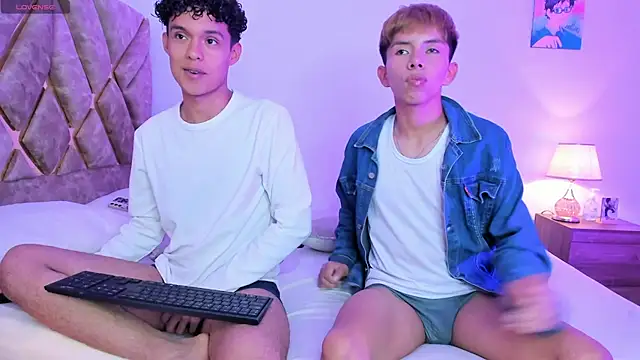 Snapshot of nickolas_moon chatting on 12-03-25, 11:25 nickolas moon online show from 12-03-25, 11:25