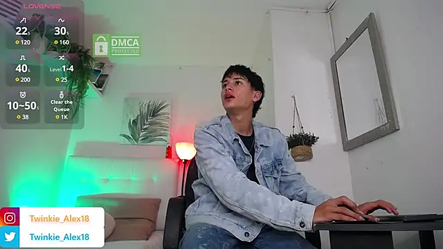 Twinkie-Alex18 online show from 12-04-24, 11:35