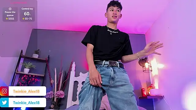 Twinkie-Alex18 online show from 03-04-25, 09:22